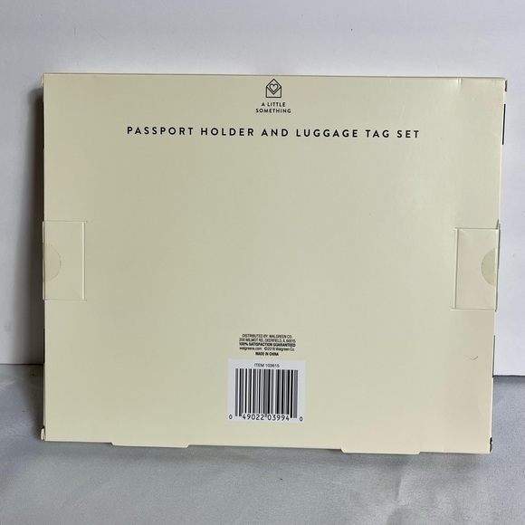 NEW A LITTLE SOMETHING FLY WITH ME PASSPORT HOLDER LUGGAGE TAG SET WHITE BLACK - Picture 2 of 3